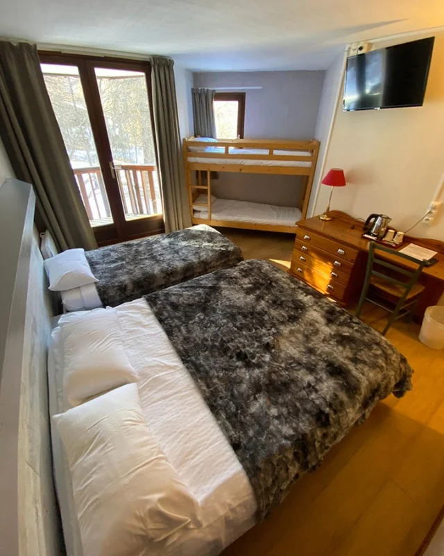 🌄 Les Chambres de l’Hôtel Les Trappeurs – Réservez pour le Printemps-Été !

Envie d’une escapade au grand air cet été ?
L’Hôtel Les Trappeurs By Côté Vacances, idéalement situé aux Orres, vous accueille à deux pas du cœur piétonnier de la station et de toutes les activités de pleine nature ! 🌿🚴‍♀️⛰️

Nos chambres confortables sont parfaites pour profiter de la montagne en mode détente : balcon avec vue sur les sommets, ambiance chaleureuse et tout le confort pour un séjour réussi. ☀️🛏️

Pourquoi choisir Les Trappeurs cet été ?
✔️ Emplacement central, proche des sentiers, bike park, commerces et restaurants
✔️ Chambres avec balcon et vue montagne
✔️ Local à vélos sécurisé
✔️ Bar convivial avec terrasse & restaurant sur place
✔️ Salle de bain privative, linge et TV dans chaque chambre
✔️ Accès facile aux événements, spectacles et animations organisés tout l’été dans la station 🎭🎉

🌞 Réservez dès maintenant votre séjour printemps/été et vivez la montagne autrement !

📲 Découvrez nos offres :
👉 Tarifs individuels attractifs : bit.ly/3wkERGs
🎁 Offres spéciales : bit.ly/415lUFu
📋 Devis groupe personnalisé : bit.ly/467356P

#HotelLesTrappeursByCoteVacances #LesTrappeurs #CôtéVacances #LesOrres #ÉtéAlpin #VacancesNature #HôtelDeMontagne #SéjourEstival #AnimationsMontagne #printempsété2025p