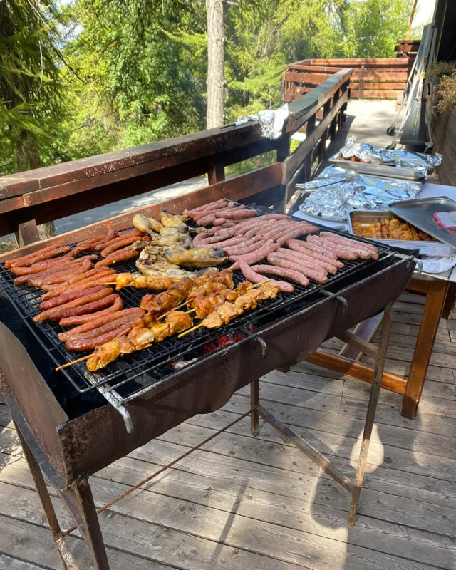 🔥 C’est officiel, la saison est lancée !

Premier barbecue en extérieur à l’Hôtel Les Trappeurs By Côté Vacances : un week-end gourmand sous le soleil pour nos premiers chanceux clients ☀️🥩

La montagne se réveille en mode convivialité et détente, et ce n’est que le début !
À vous les repas en terrasse, les paysages à couper le souffle et les animations 100% nature 🌲⛰️

Nous réouvrons l'Hôtel dès début juin et sommes disponibles pour des week-ends en mai !

🌼 Réservez dès maintenant votre séjour printemps/été et vivez la montagne autrement !

📲 Toutes nos offres ici :
👉 Tarifs individuels : bit.ly/3wkERGs
🎁 Offres spéciales : bit.ly/415lUFu
📋 Devis groupes : bit.ly/467356P

📍 Plus d’infos sur : lestrappeurs.cote-vacances.fr

#HotelLesTrappeursByCoteVacances #LesTrappeurs #CôtéVacances #LesOrres #ÉtéAlpin #VacancesNature #HôtelDeMontagne #SéjourEstival #AnimationsMontagne #PrintempsÉté2025